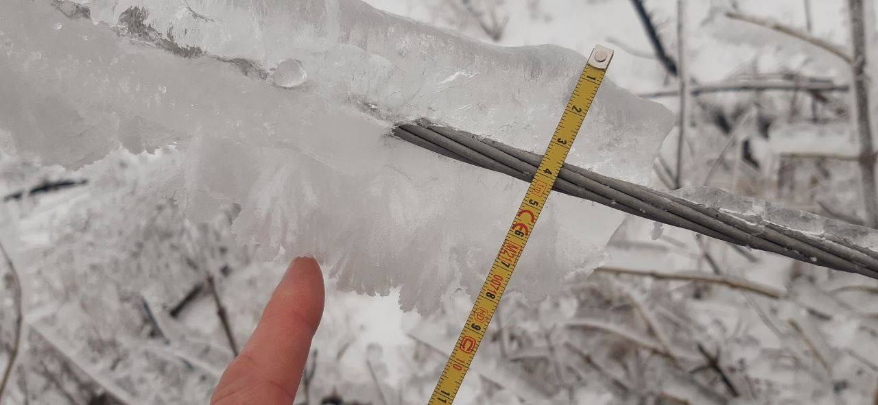 10 сантиметрів льоду: ДТЕК показав причину блекауту на Одещині (фото)