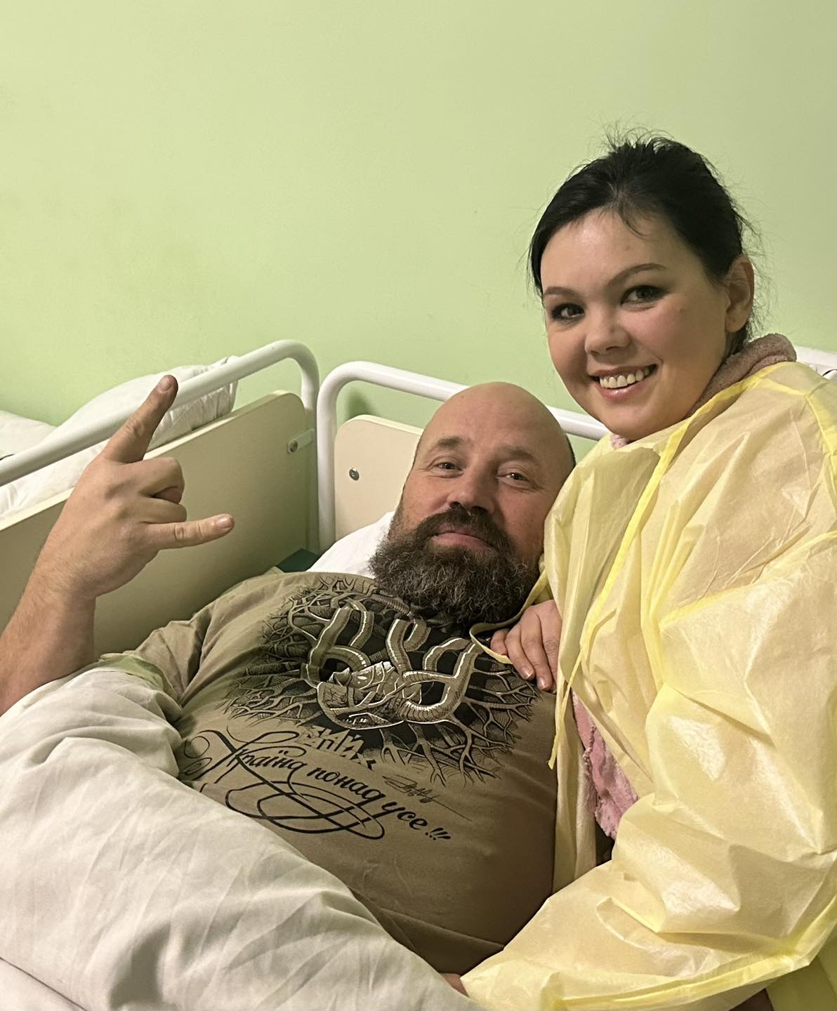 Відомий український співак вийшов на зв'язок після обширного інфаркту (фото)