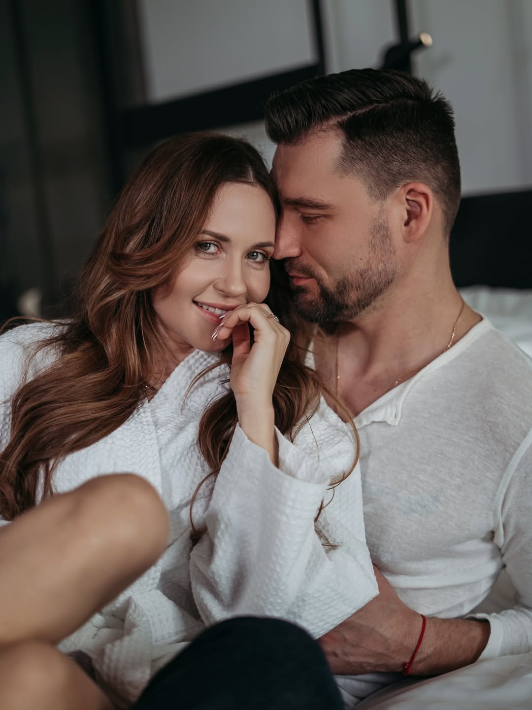 "Оставьте нас в покое": Денисенко резко обратилась к хейтерам из-за критики ее нового романа