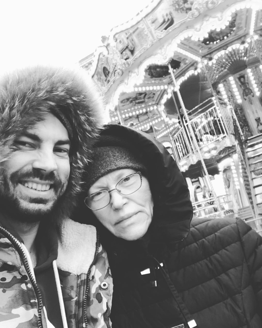 Бєдняков зворушив архівним фото покійної мами у її день народження: "Люблю тебе сильно"