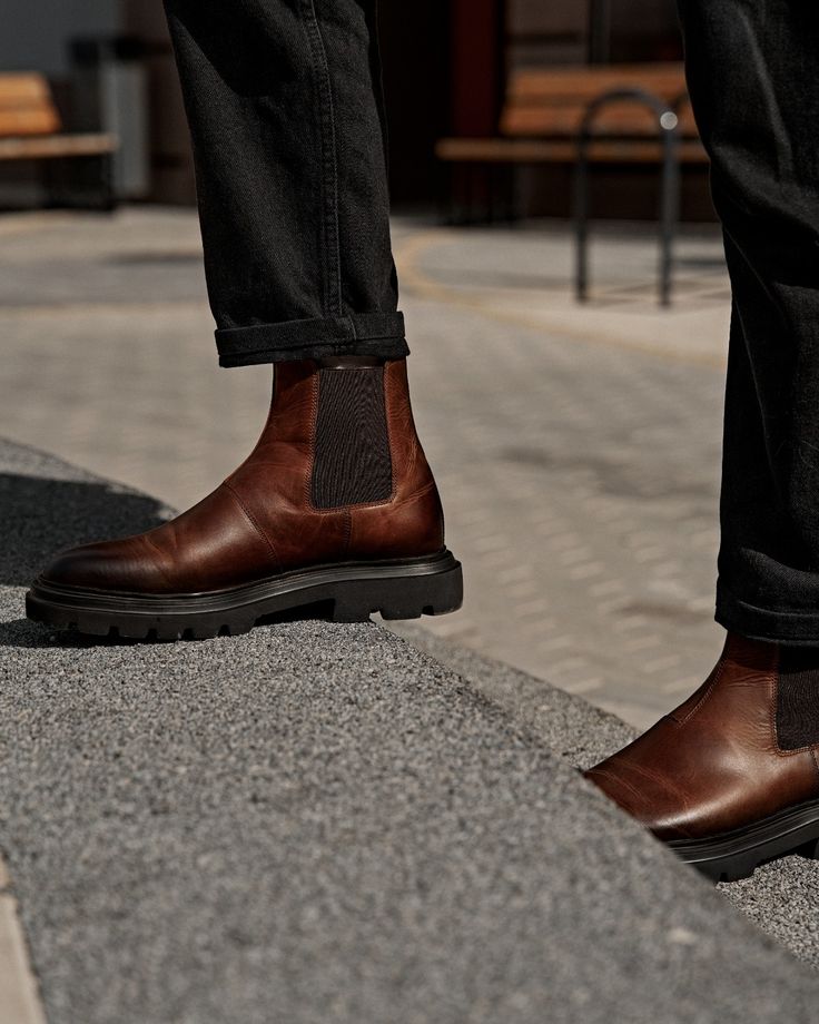 Чоловічі черевики на осінь 2025: які моделі вибрати, щоб бути в тренді