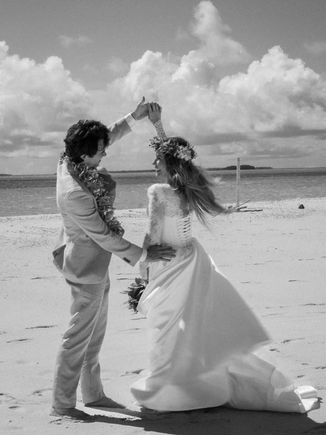 У сукні українського бренду: вдова засновника Playboy вдруге вийшла заміж (фото)