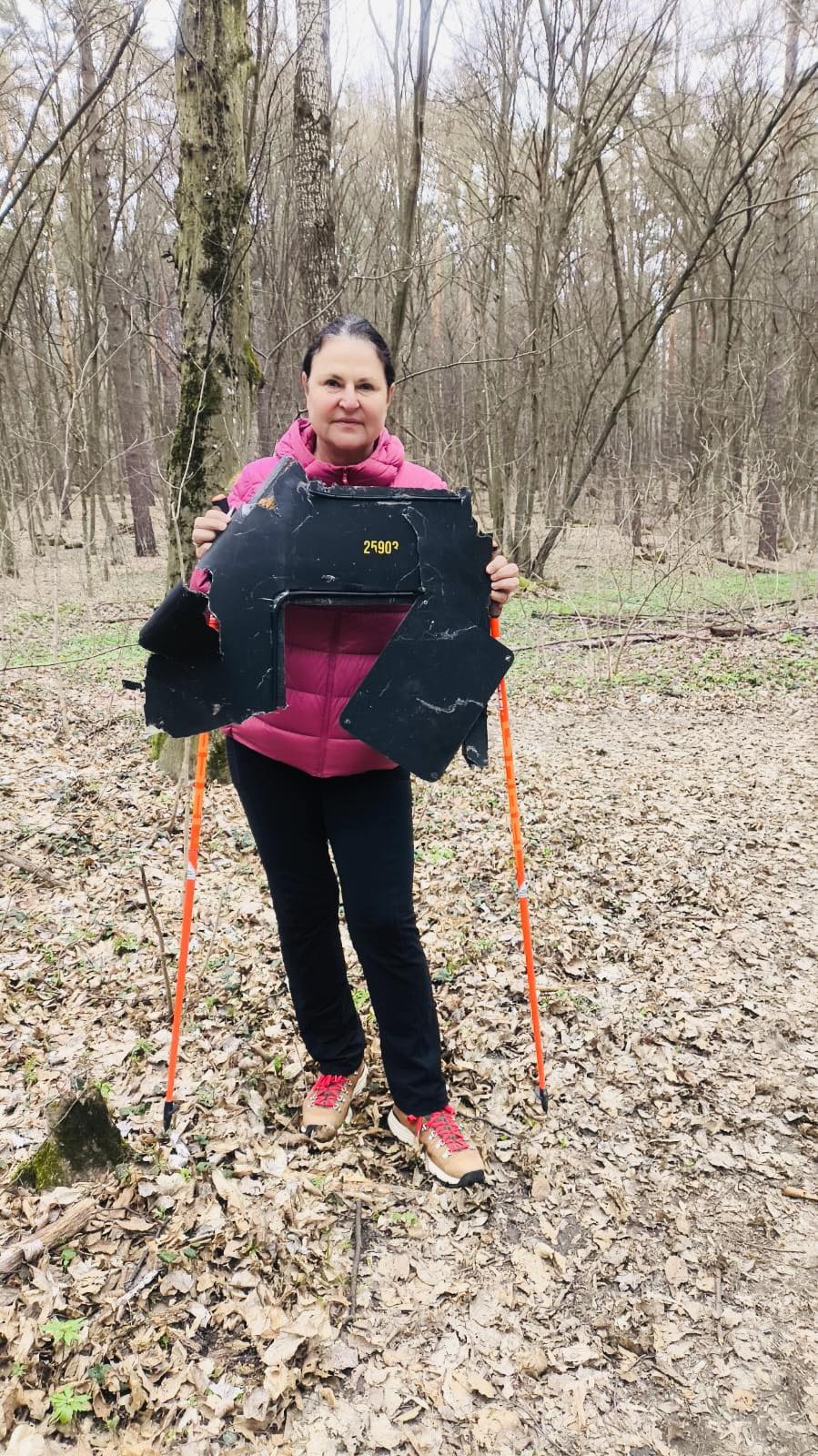 Посол ЕС нашла обломок российского "Шахеда" во время прогулки в Киеве (фото)