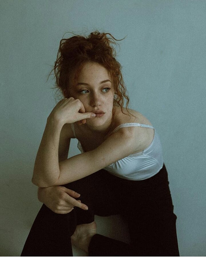 Ходит в темноте и имеет портативный мусорник. Экопривычки актрисы Марии Стопник, которые стоит взять на заметку