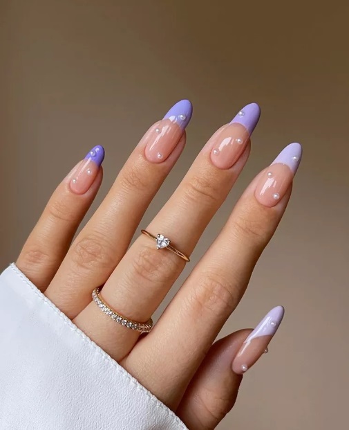 Трендовый маникюр на осень: 7 идей стильного "френча" с яркими кончиками