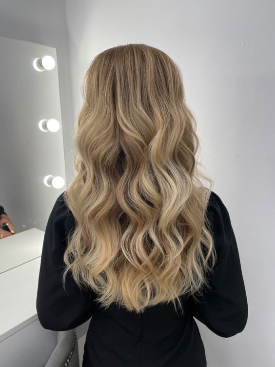 Які вечірні зачіски зараз у тренді