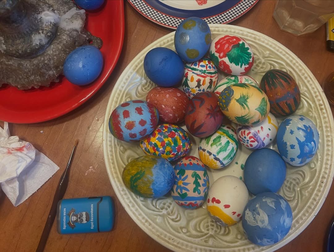 С внуком и зятем-военными: Ада Роговцева показала, как с семьей готовилась к Пасхе