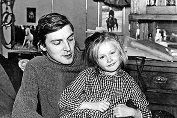 Дочка Невзорова ненавидить українців і талдичить про "братні народи"