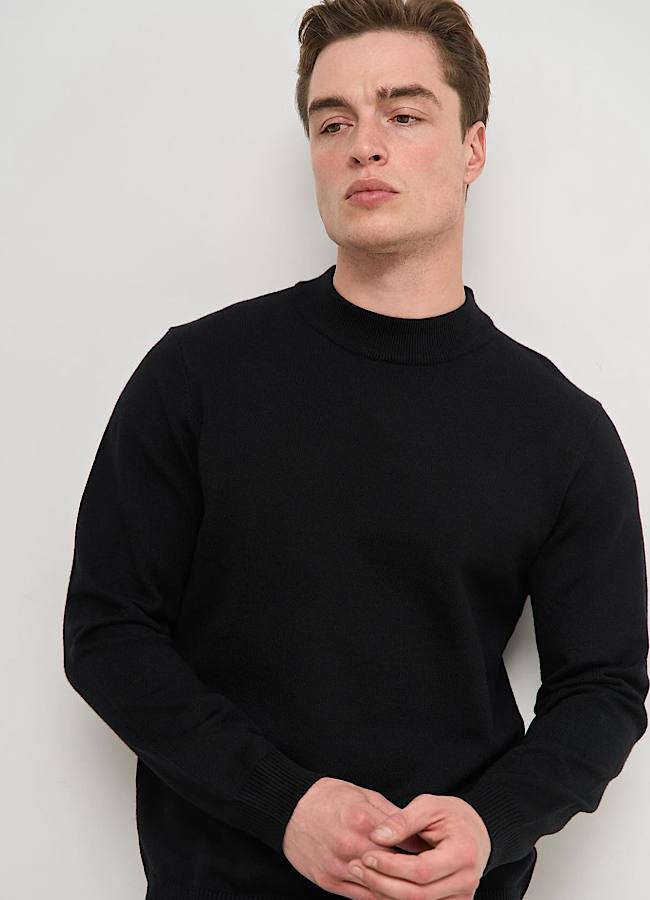 Військовий ЗСУ Назар Грабар змінив комуфляж на цивільний одяг і став обличчям українського бренду