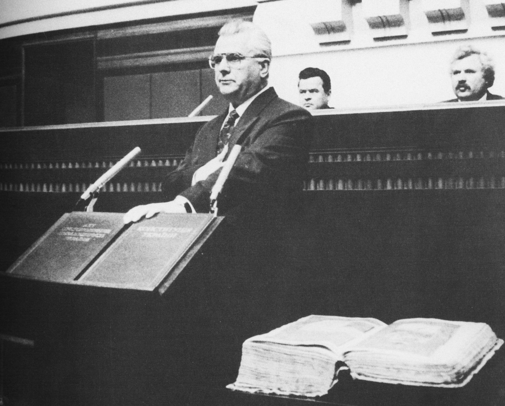 "Маємо те, що маємо": найвлучніші цитати, архівні фото і останнє інтерв'ю Леоніда Кравчука