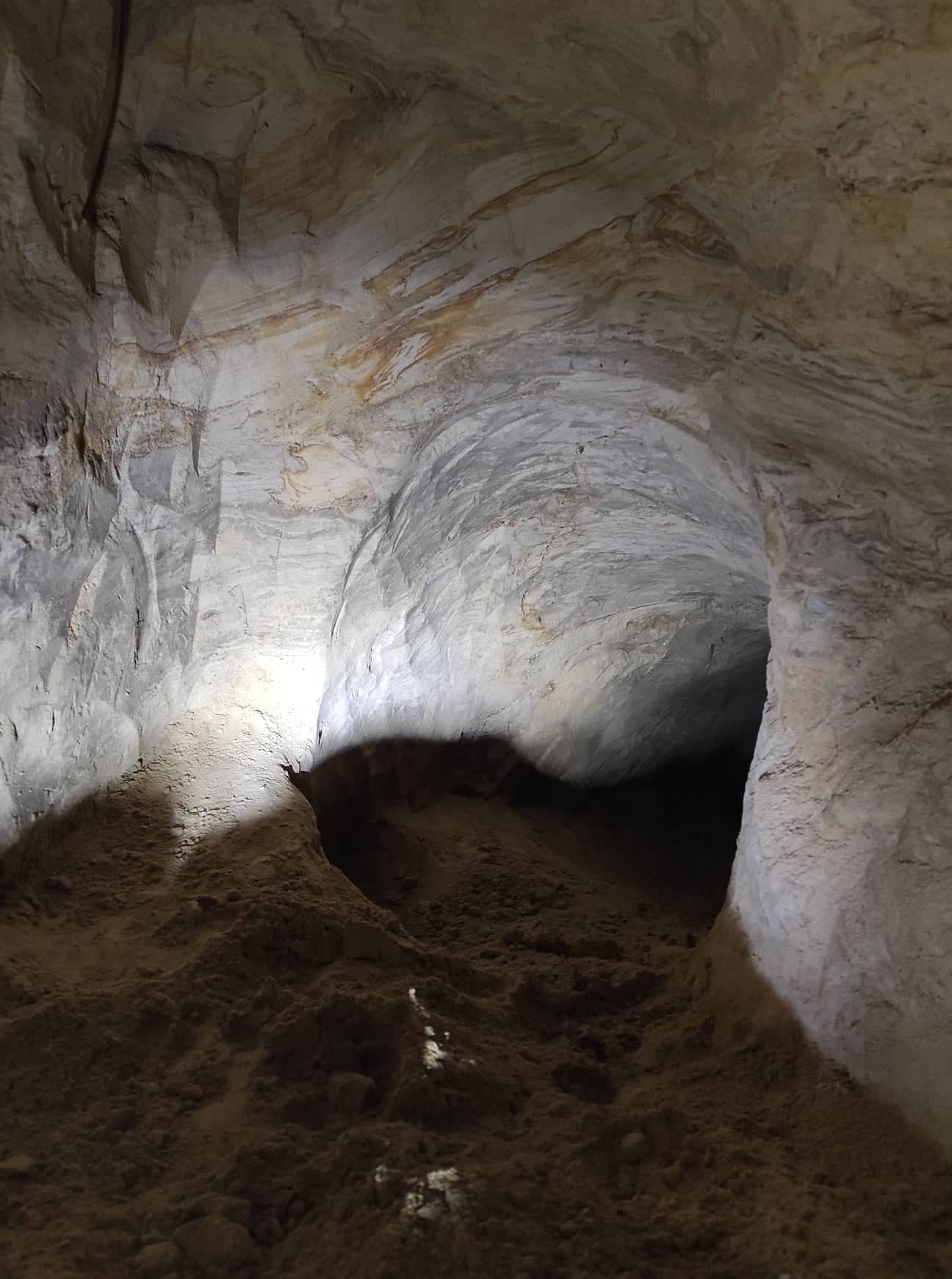 У Києві знайшли печери дохристиянського періоду: захоплюючі фото