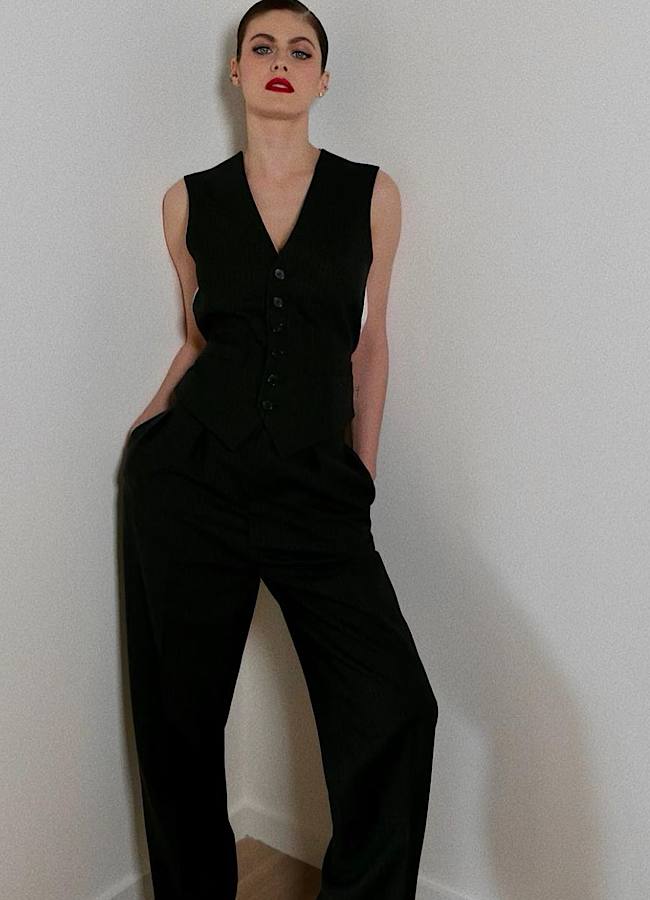 8 дуже стильних образів "рятувальниці Малібу" Александри Даддаріо, яка підтримує Україну