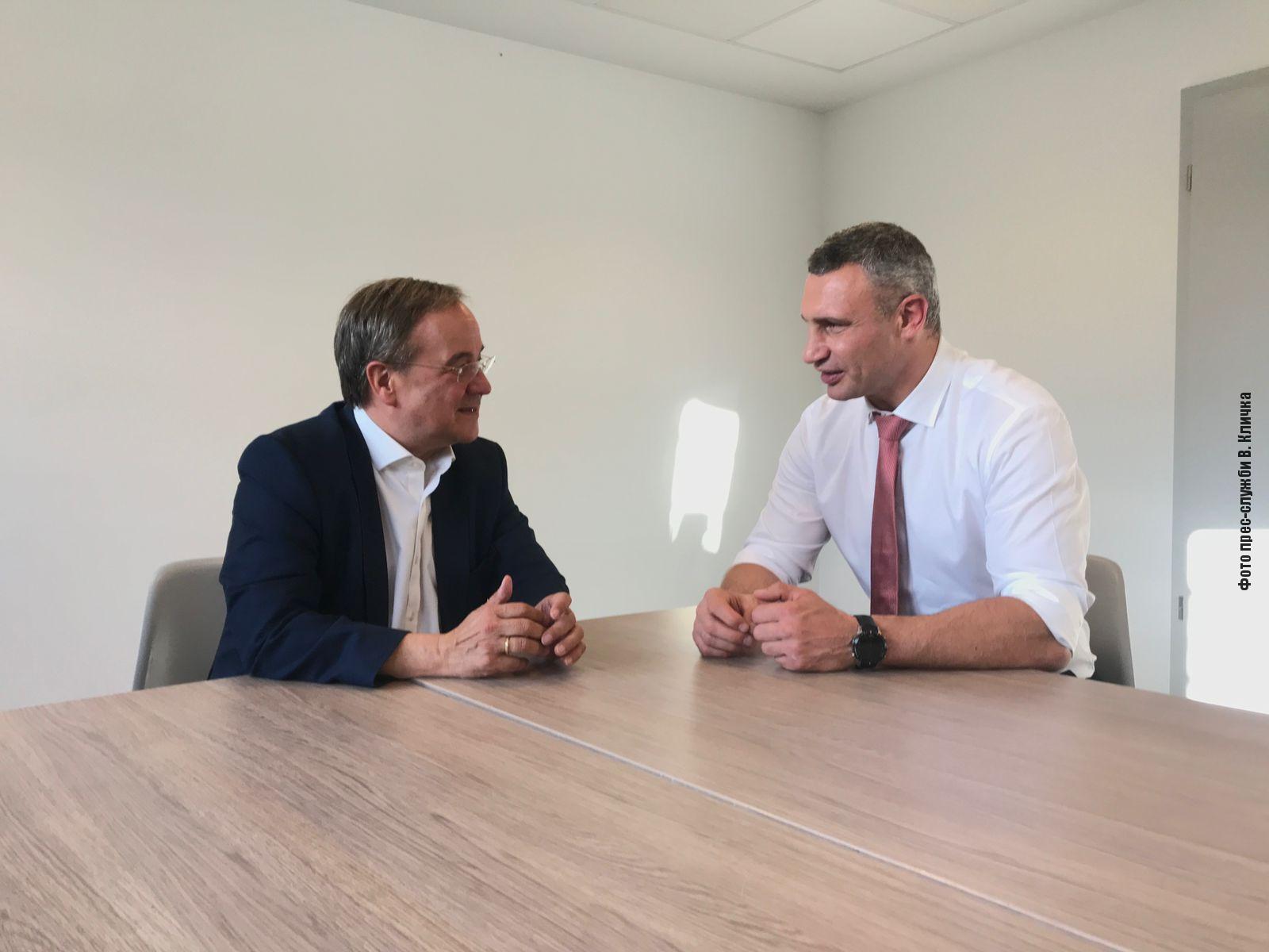 Кличко обсудил с Лашетом опасность для Украины и Европы от "Северного потока-2"