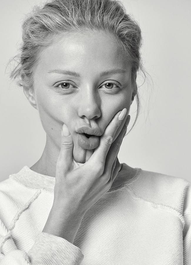 Тіна Кароль показала спектр емоцій на гарячих чорно-білих фото