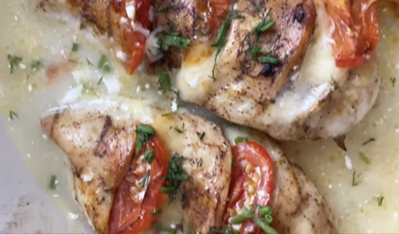 Ніжна м'ясна гармошка на вечерю: простий рецепт страви, яку зможе приготувати кожен