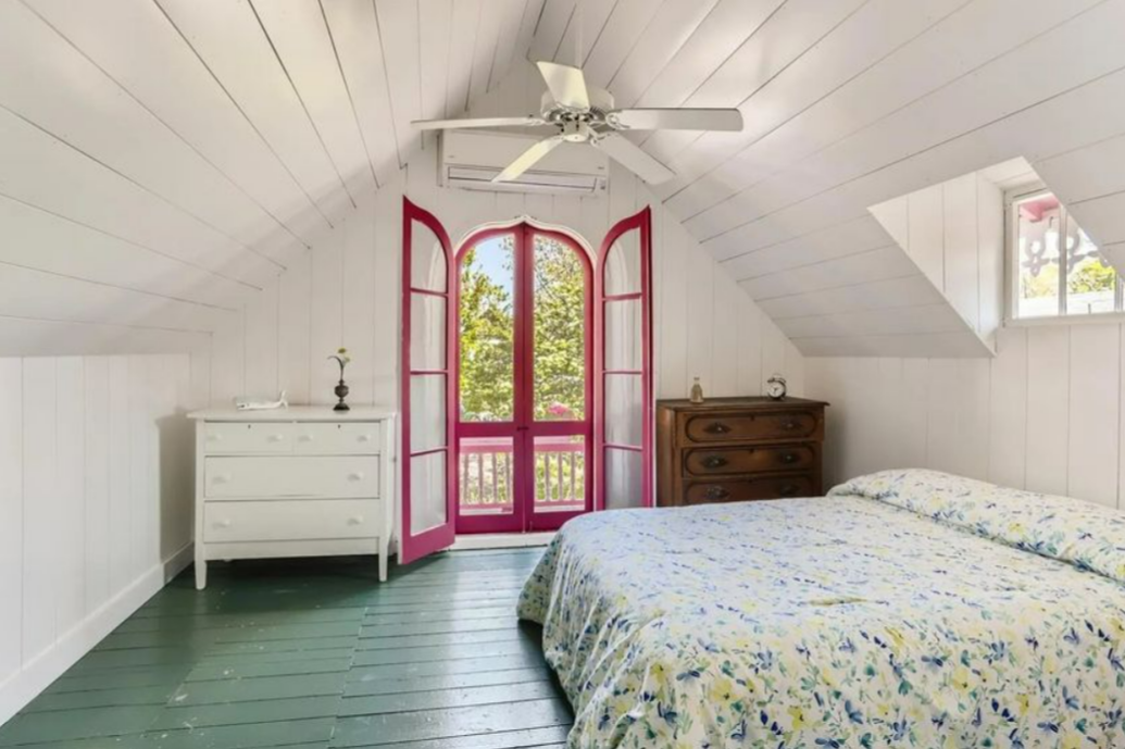 Рожевий рай. У США продають справжній ляльковий будинок для людей (фото)