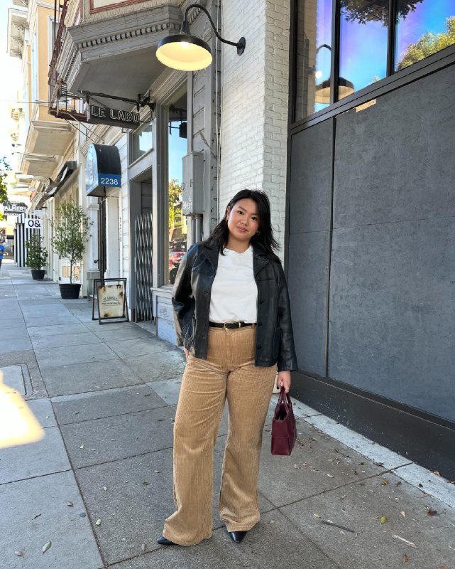 Если надоели классические черные брюки: 6 смелых вариантов для офиса и на каждый день