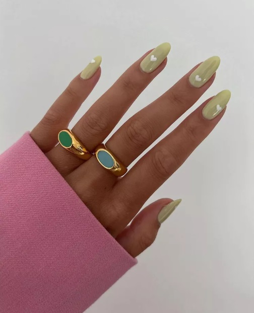 Цей колір манікюру - найгарячіший тренд сезону: як він виглядає та які дизайни вибрати