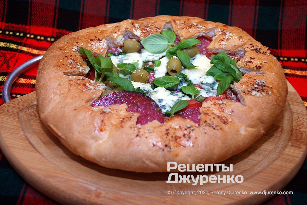 Кулинар дал рецепт простой пиццы из хлеба: готовится за 10 минут!