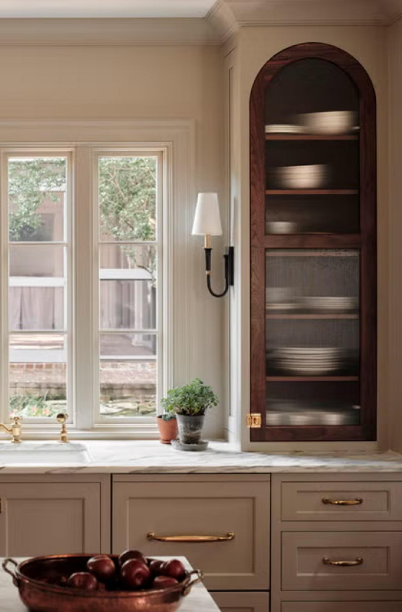 15 ідеальних кольорів фарби для кухонних шаф, які ніколи не виходять з моди