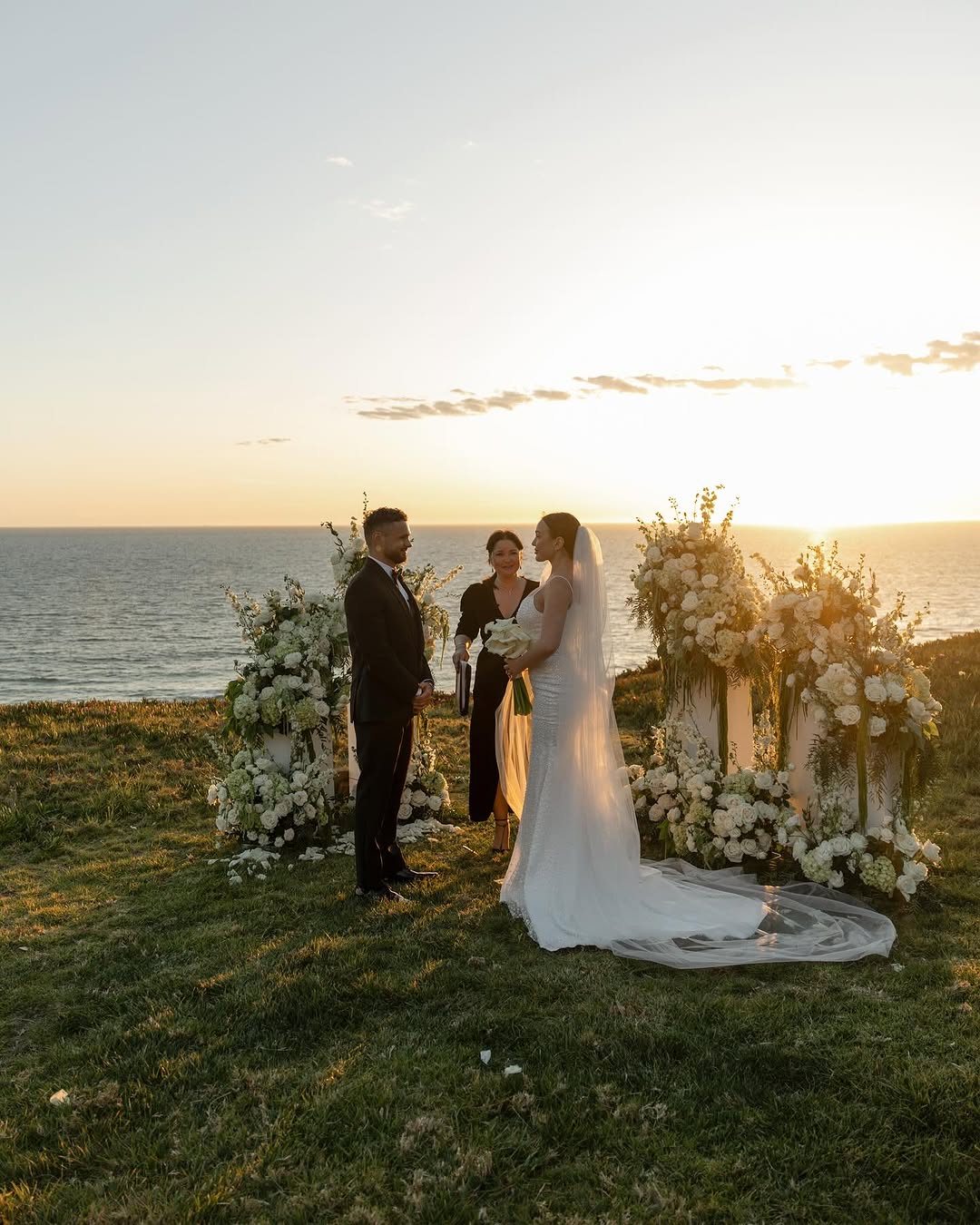 Зірка "Холостяка" вийшла заміж на березі океану: фото і відео розкішного весілля