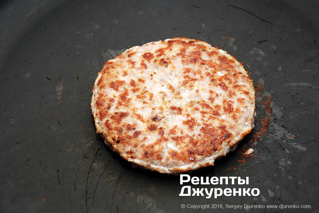 Кулинар дал простой рецепт домашнего бургера: будет лучше, чем в ресторане!