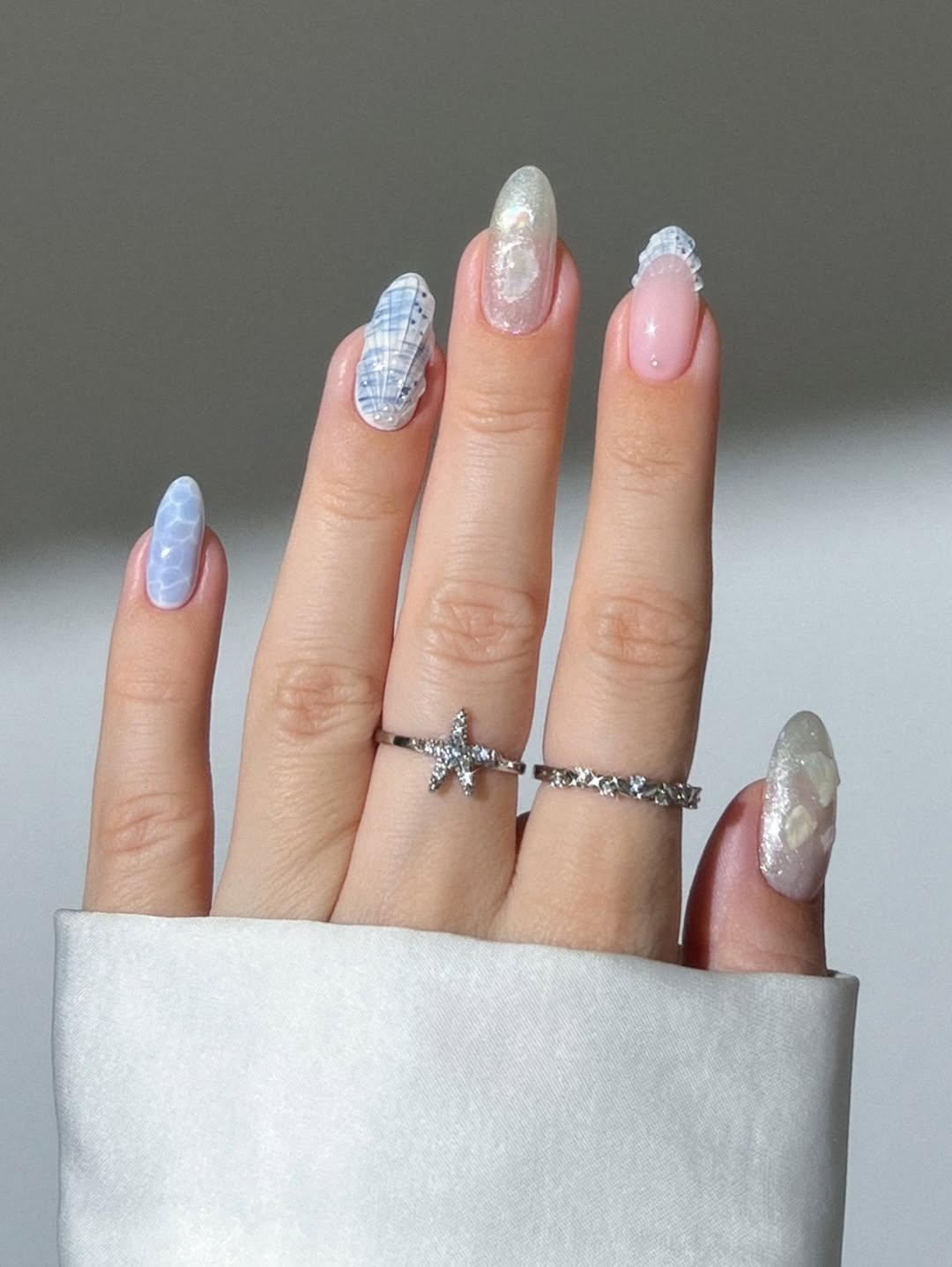 Трендовий манікюр на липень 2025: ідеї з яскравим дизайном, які варто спробувати