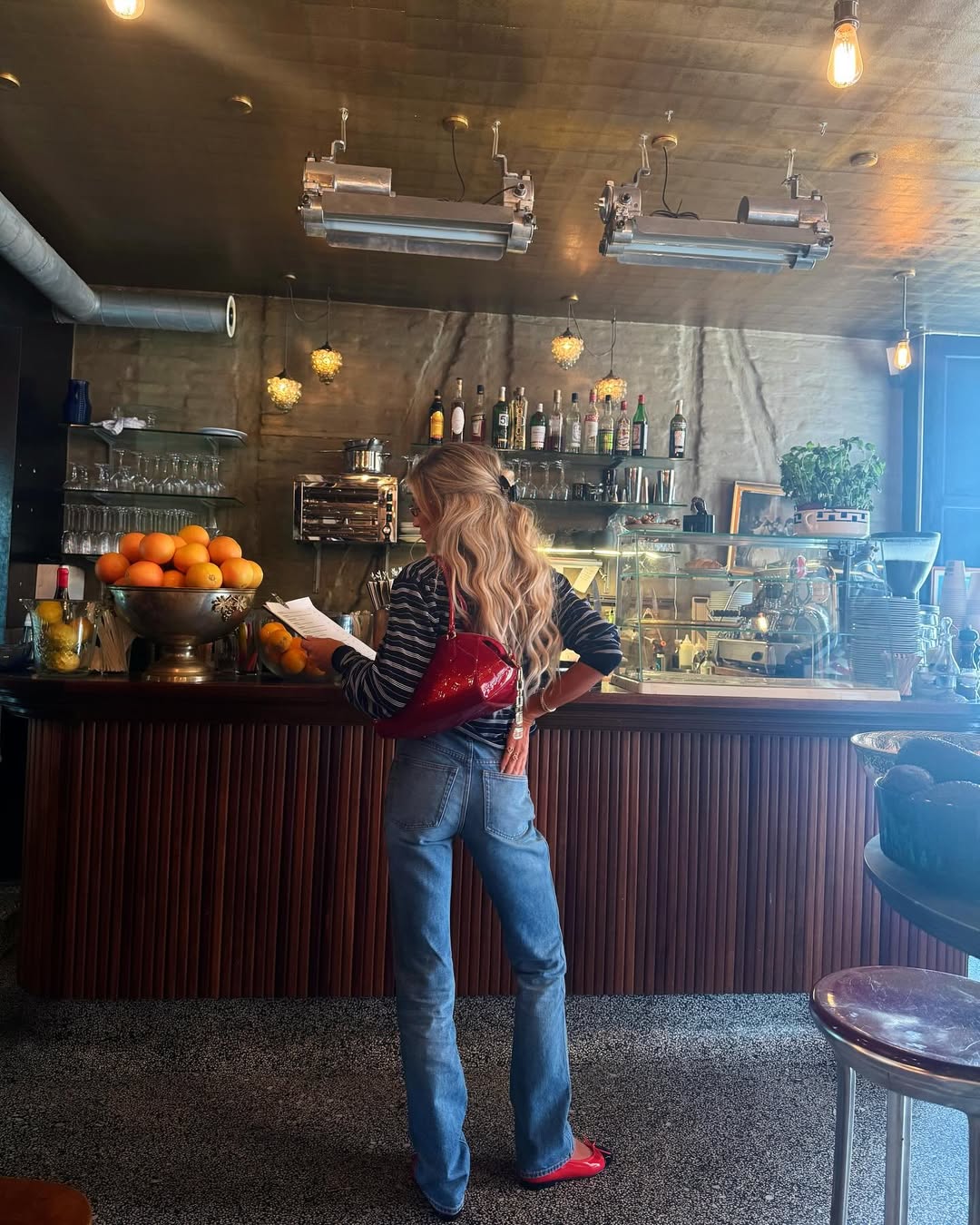 Джинси-сигарети знову в моді: чому вони повернулися і як їх носити