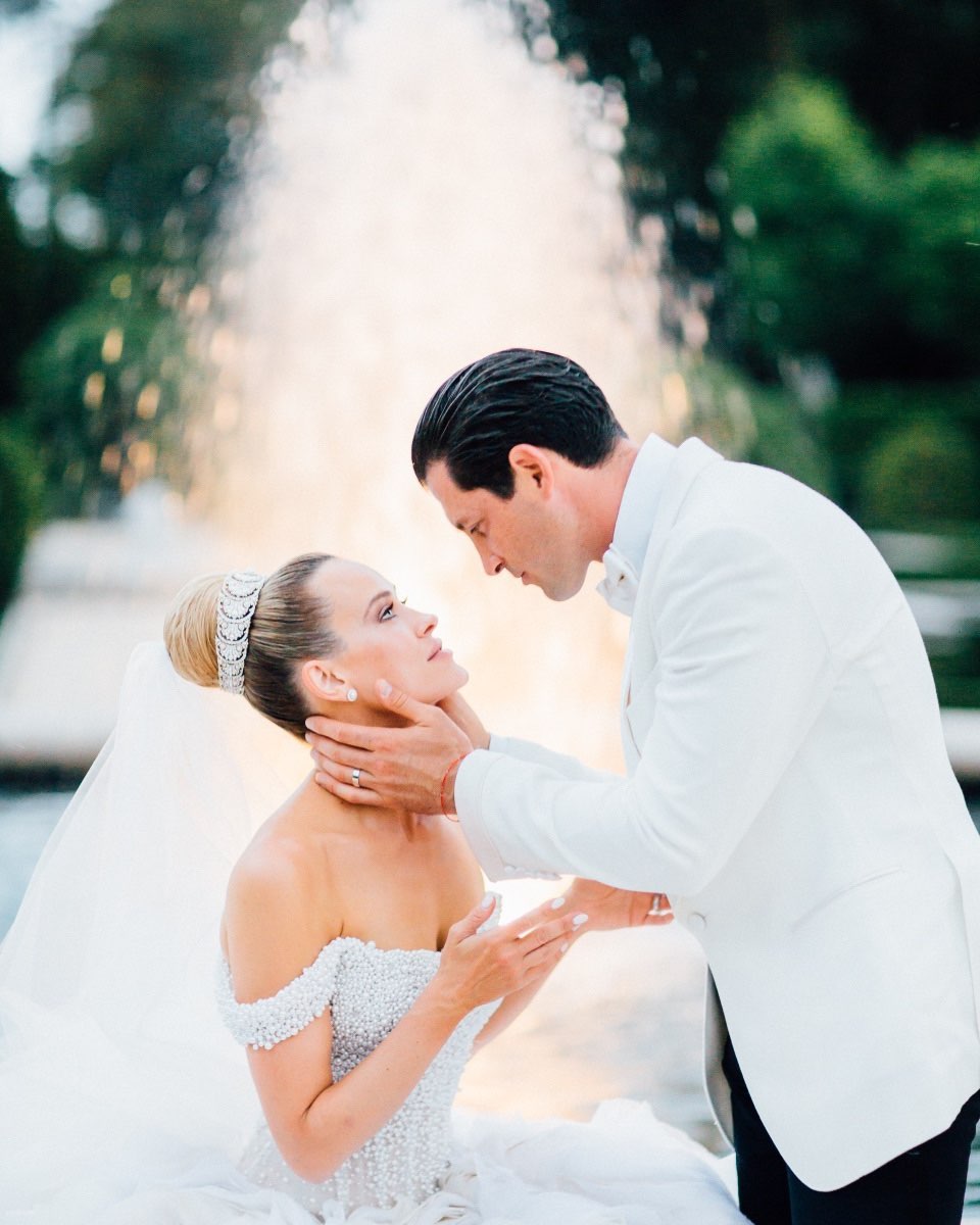 Колишній "Холостяк" вперше за довгий час показав трьох дітей: милі сімейні фото