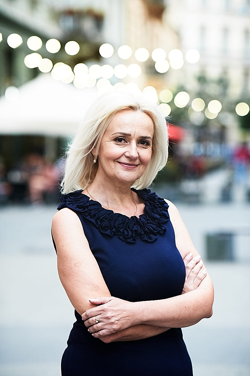 Ексучасниця "НеАнгелів" потролила Фаріон після мовного скандалу: "Умнічать треба в окопі"