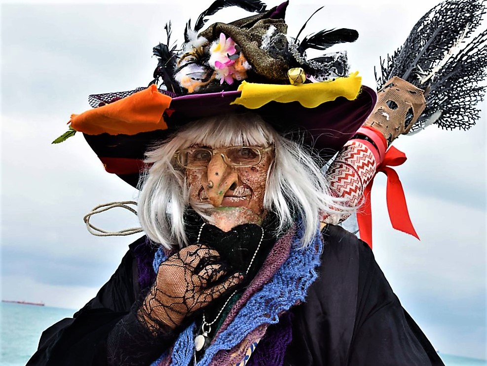 Ніч редиски, зомбі-кінь і ролики з петардами: 13 найдивніших різдвяних традицій у світі