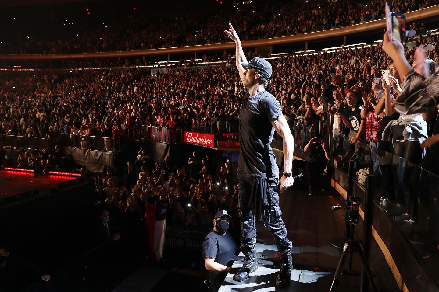 5 зірок, які влаштували особисте життя своїм фанатам