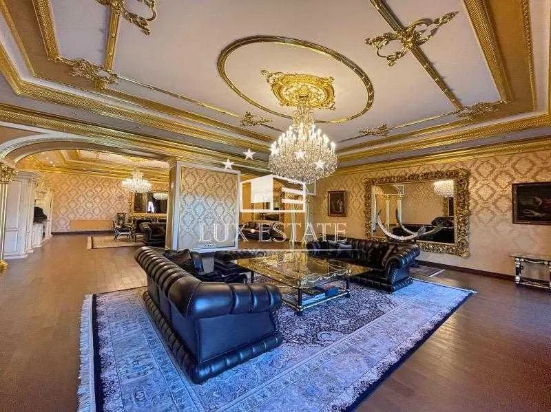 У Києві продають квартиру "для поціновувачів розкоші": сума шокує