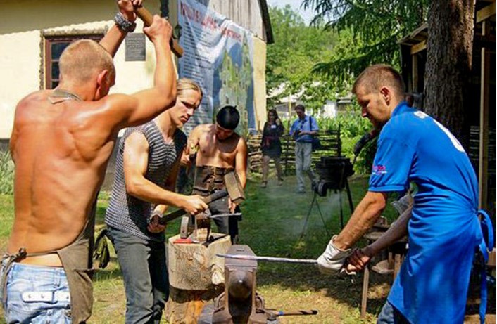 Механизмы 18 века. В Украине действует единственная водяная кузница по старинным традициям