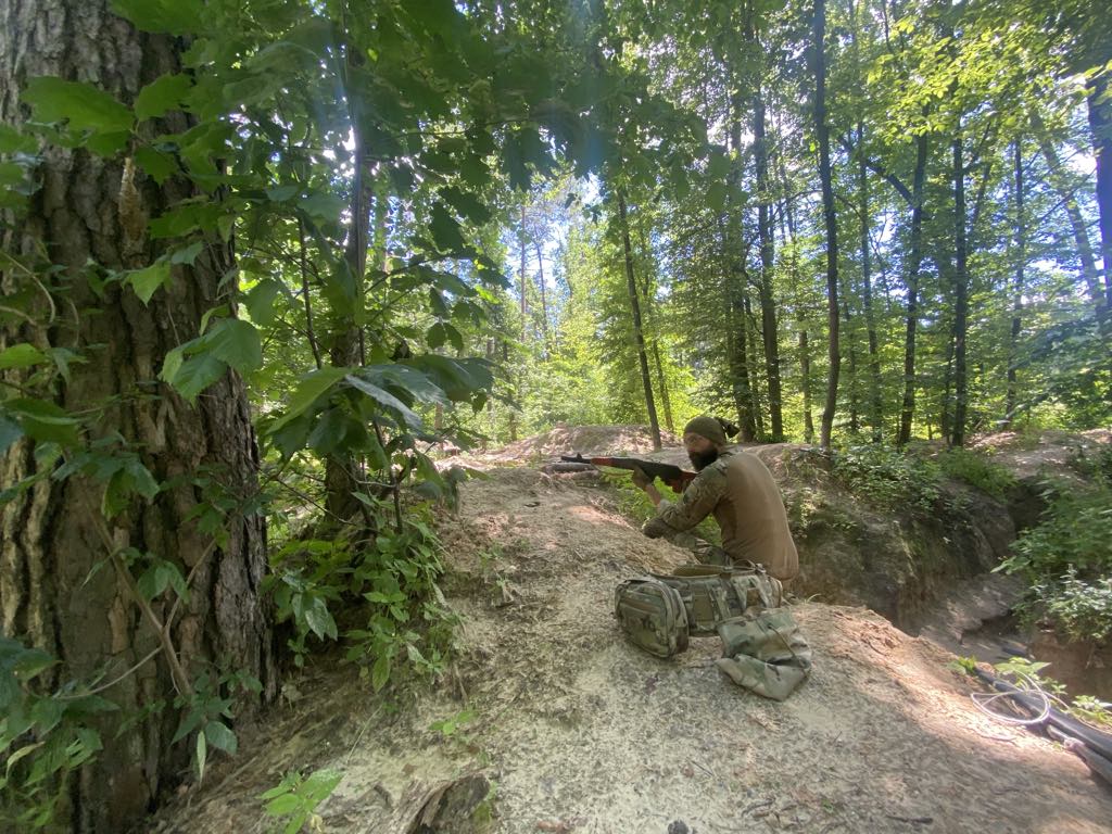 Защитники столицы. Как под Киевом учат стрелковому делу и азам такмеда