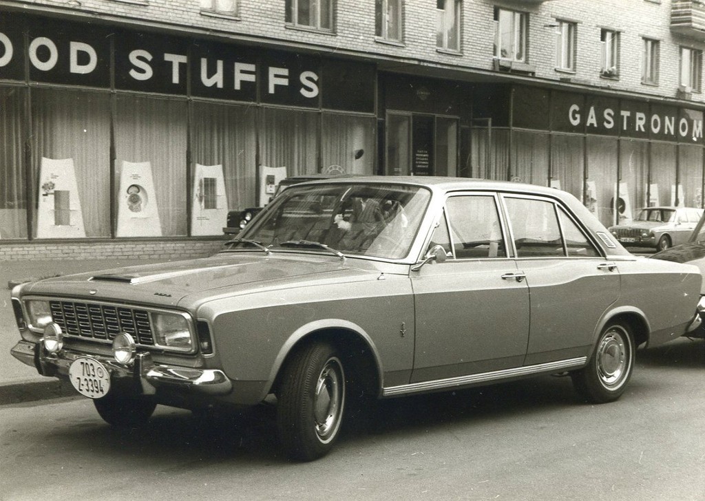 Назад в СССР: в России снова откроют "Березки" для избранных