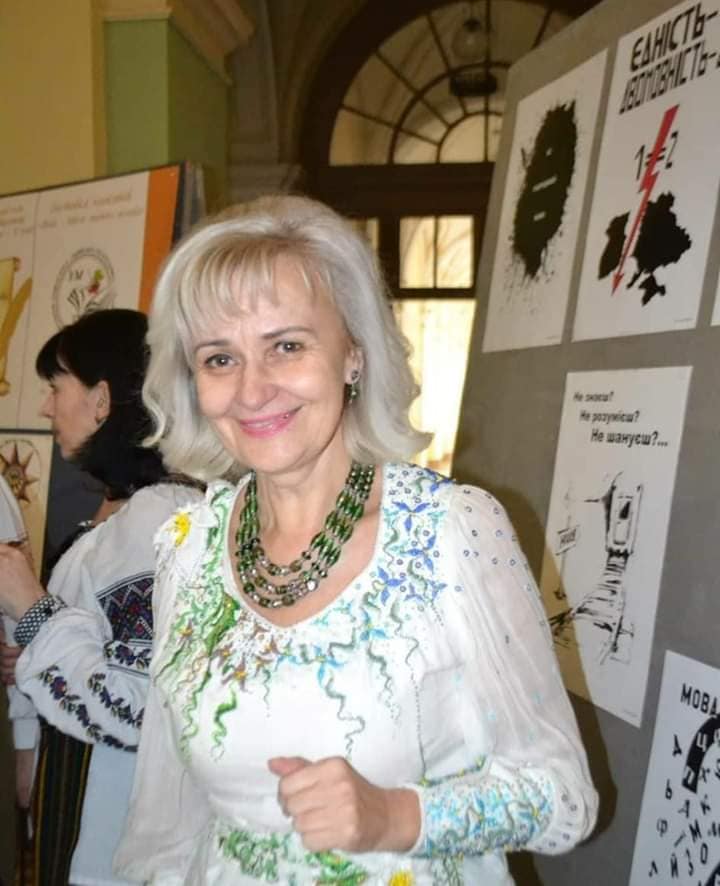 Ексучасниця "НеАнгелів" потролила Фаріон після мовного скандалу: "Умнічать треба в окопі"