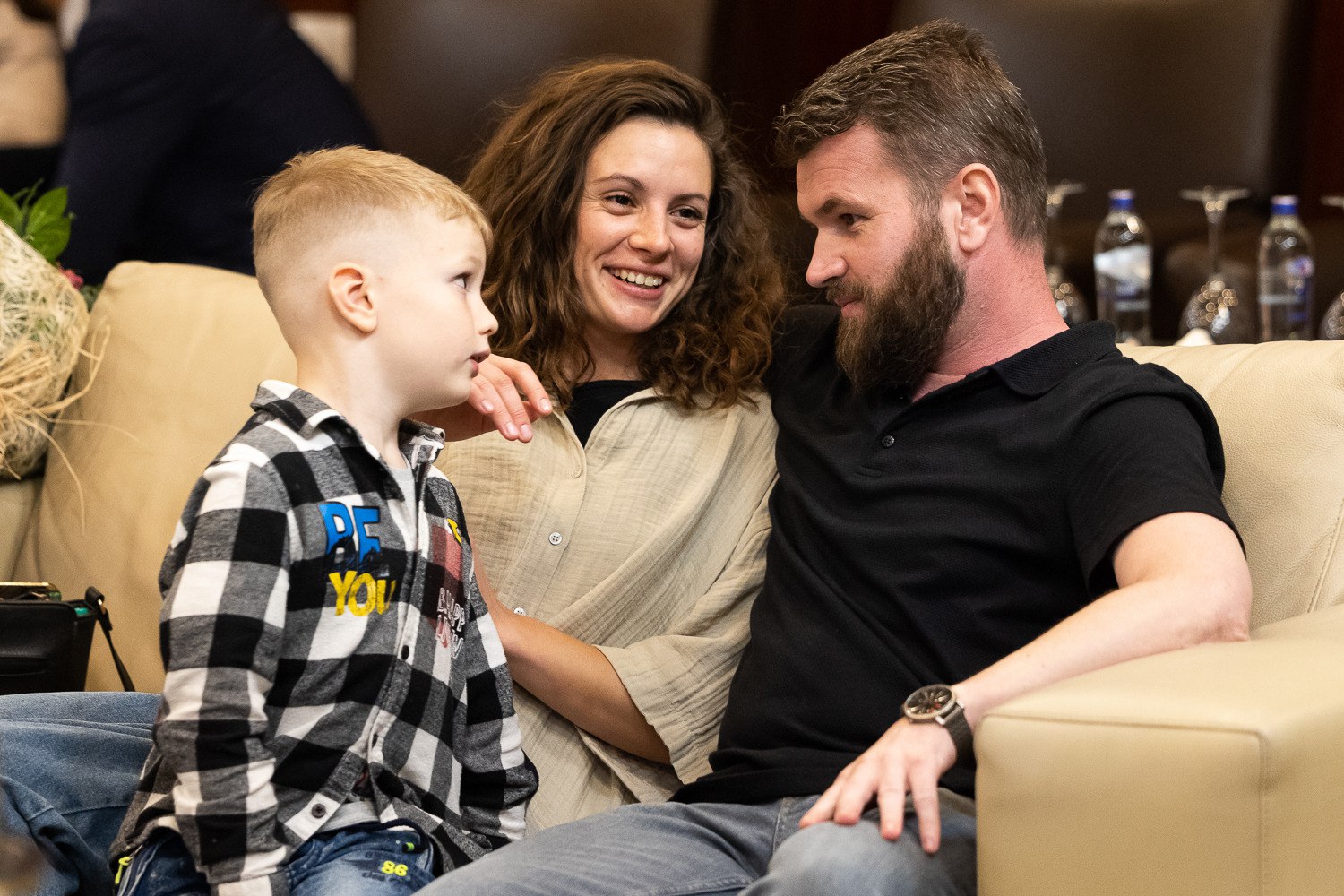 Командири "Азов" зустрілися з рідними у Туреччині: неймовірно зворушливі фото та відео