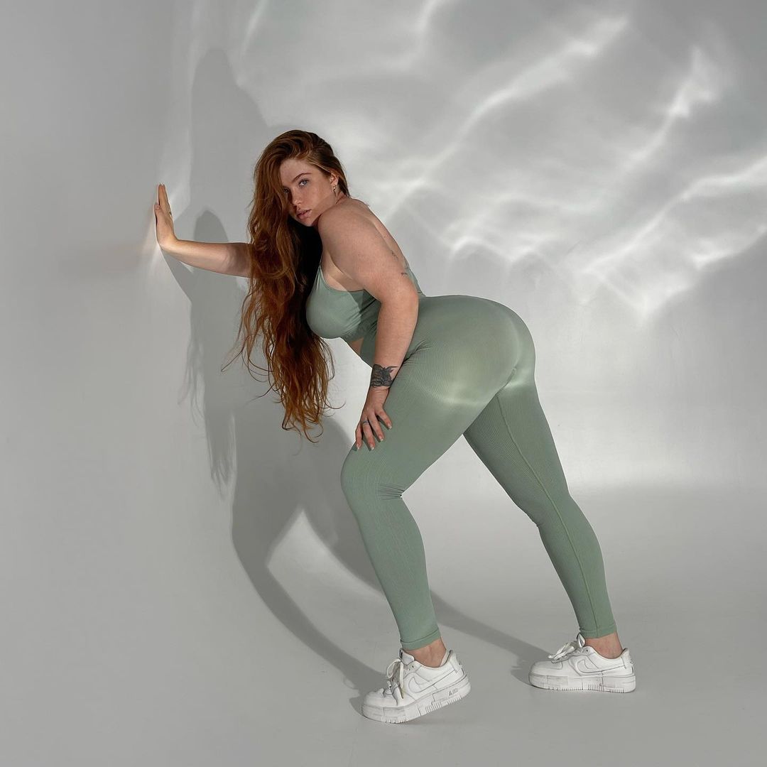 Українська плюс-сайз модель зводить з розуму своїми формами: багато гарячих фото