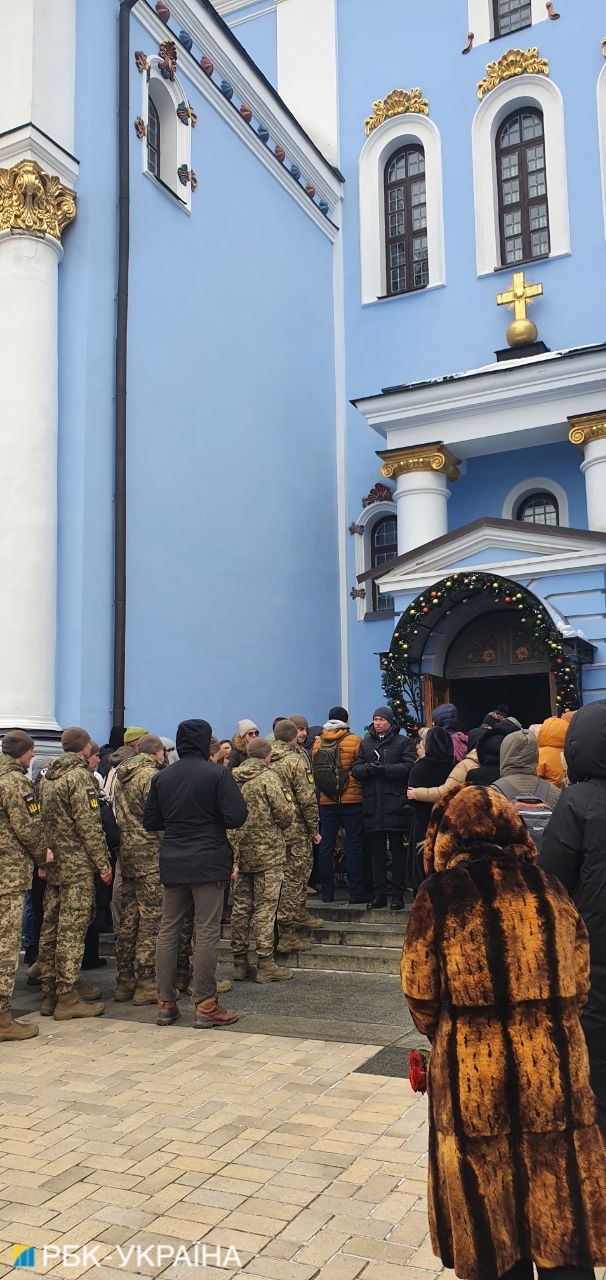 У Києві прощаються з загиблим поетом Максимом Кривцовим: щемливі фото