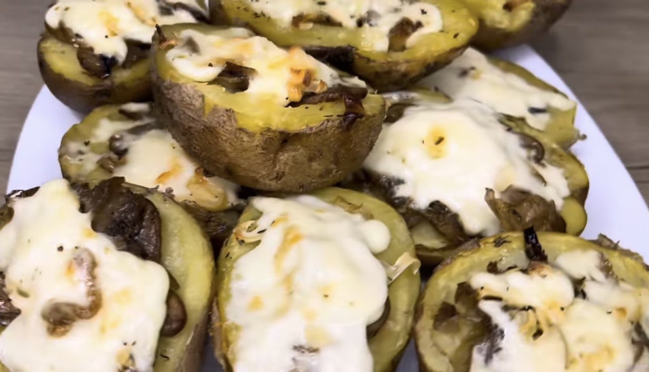 Як приготувати смачні картопляні "човники" з грибами: простий покроковий рецепт