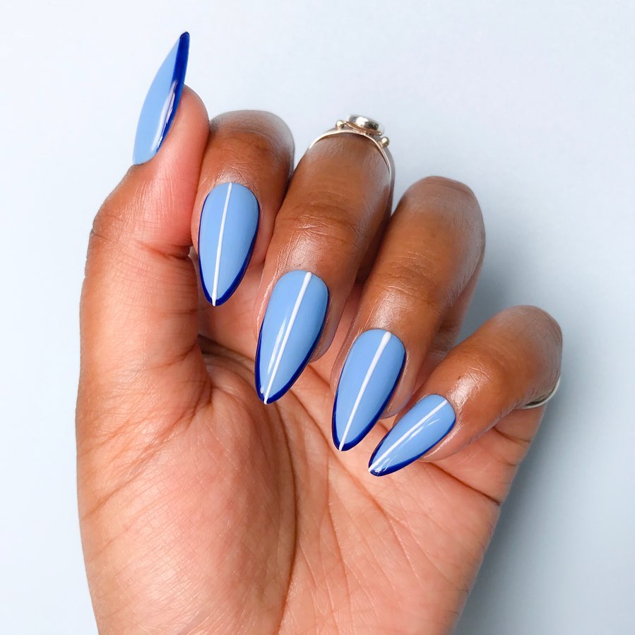 Новинки манікюру на осінь: 7 ідей трендового темно-синього "френча"