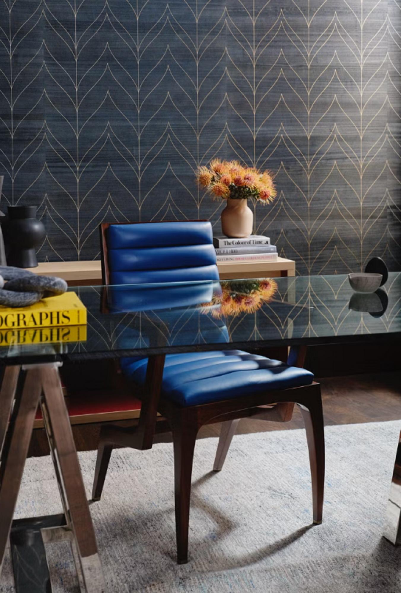 Головні тенденції дизайну вітальні у 2025 році: яскравий максималізм і вигнуті дивани