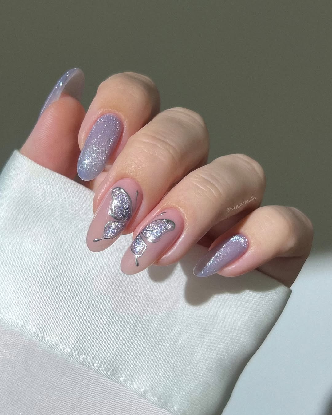 Метелики на нігтях - найгарячіший весняний тренд манікюру, який підкорює модниць у всьому світі