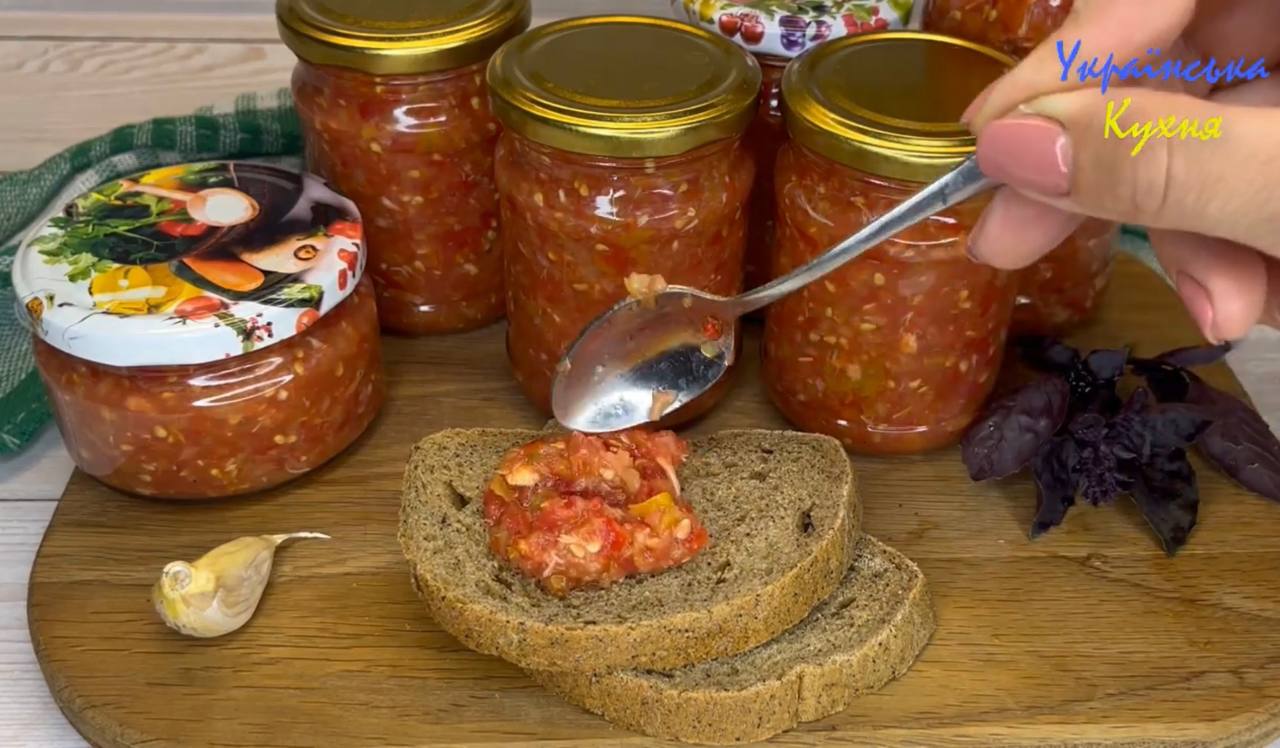 Смачна аджика на зиму без оцту та варіння: зберігає максимум вітамінів