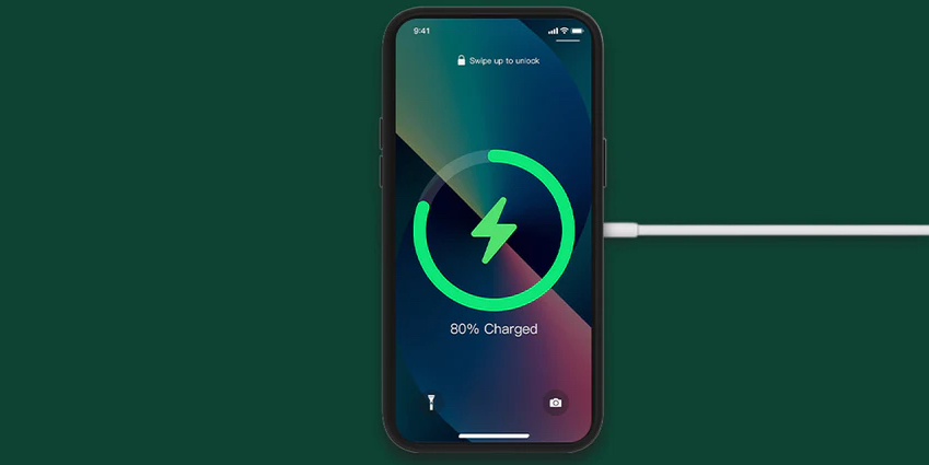 Для iPhone випустили незвичайний чохол з кольоровим екраном: перші фото і відео