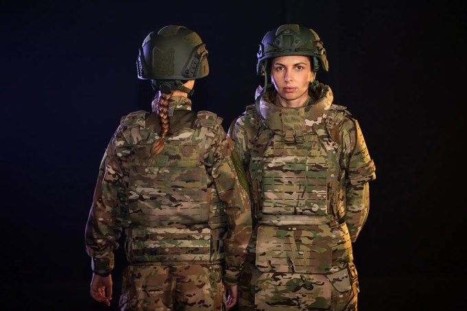 В Украине создали первый бронекостюм для женщин. Смотрите, как он выглядит (фото)