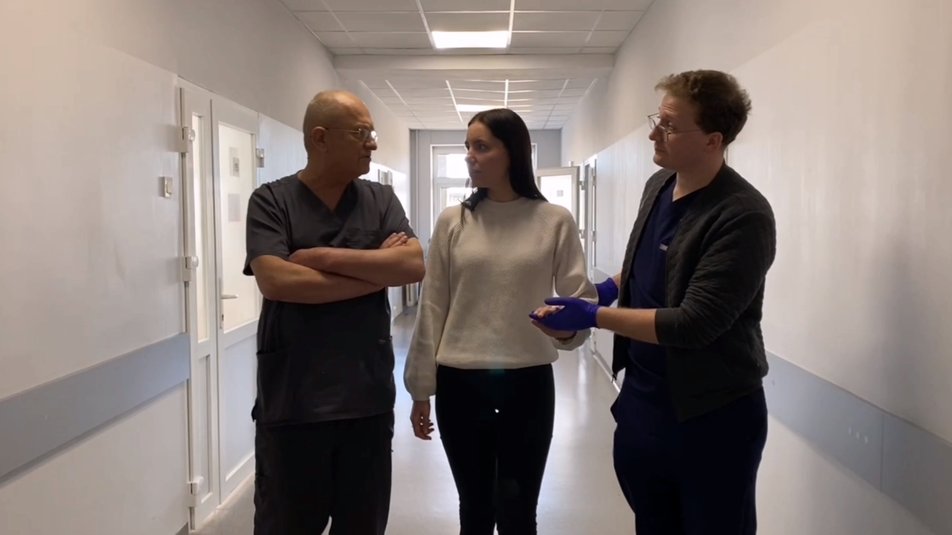 "Радуюсь, когда пациенты делают свои первые шаги": медбрат из США приехал спасать пострадавших украинцев