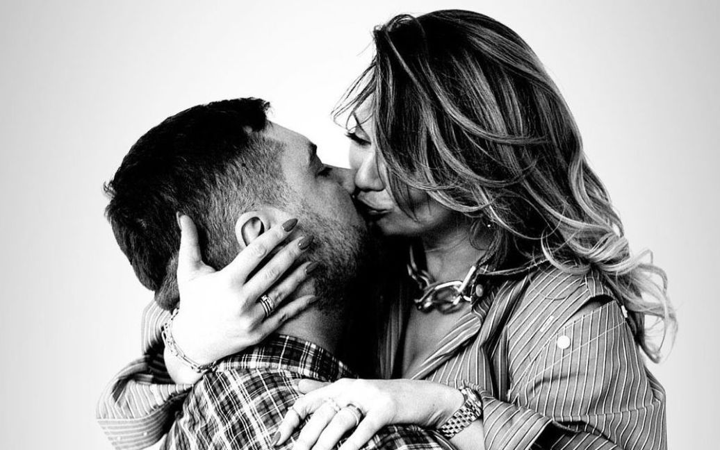 Популярна акторка відповіла на закиди, чому її чоловік-нардеп не пішов на фронт