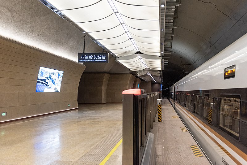 Сверхскоростной экспресс: чем удивляет туристов самая глубокая в мире станция железной дороги